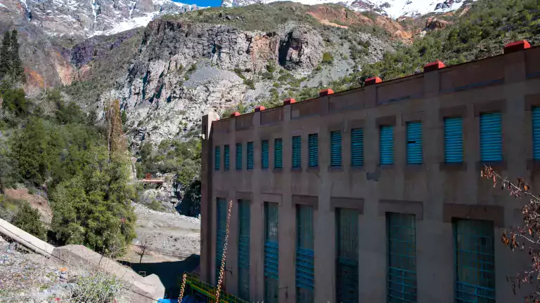Entra en operación la Central Hidroeléctrica Queltehues en San José de Maipo